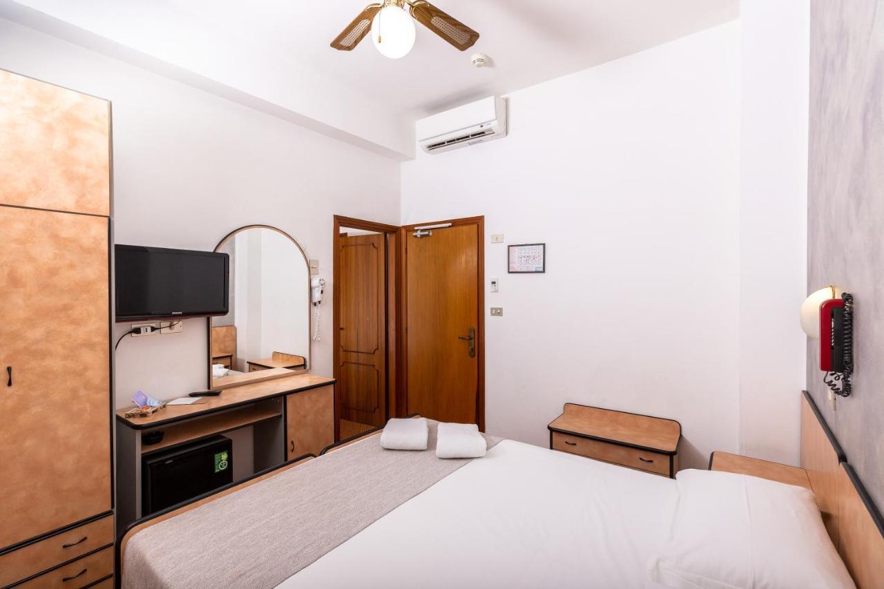 רימיני Hotel Albatros מראה חיצוני תמונה